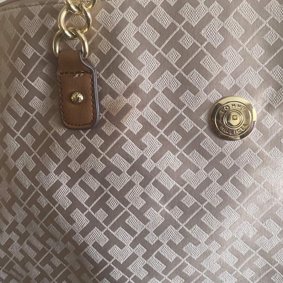 Tan Tommy Hilfiger purse - Picture 2 of 6